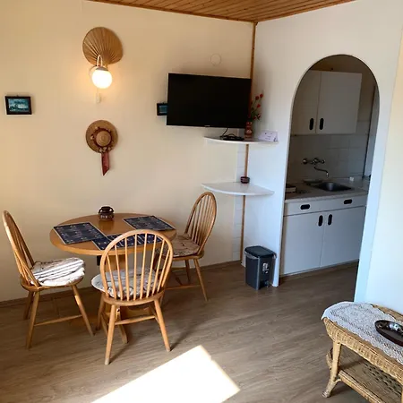 Πανσιόν Gold Ribbon Family House 3*
